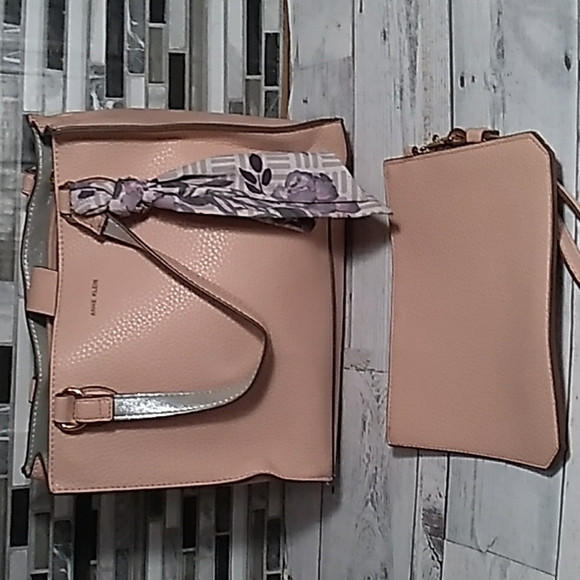 Anne Klein peach color bag with matching wristlet - Picture 1 of 6